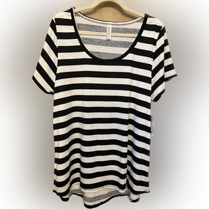 LuLaRoe 2x Classic Tee